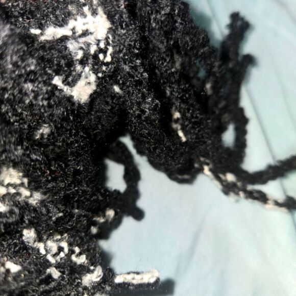 NWOT! Extremely Soft Infinity Scarf - Picture 6 of 8